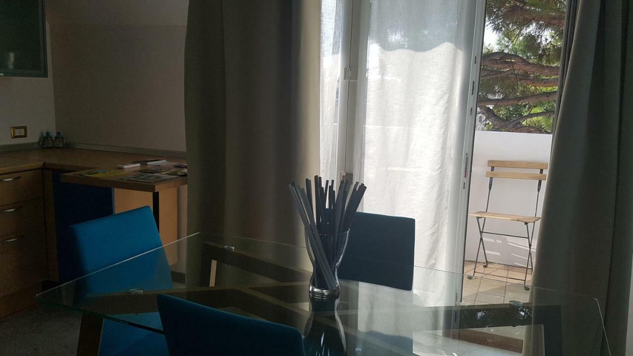 La Magnolia Apartments Violet Ντεζεντσάνο ντελ Γκάρντα Εξωτερικό φωτογραφία